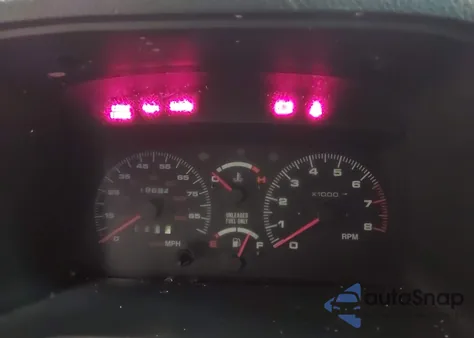 1992 Geo Tracker from USA, damaged, VIN 2CNBJ18U6N6921488